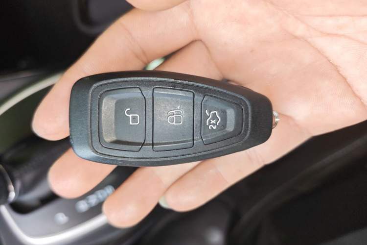 Used Ford Kuga 2015 2.0L GTDi Four-Wheel-Drive Sport Model Vehicle Key