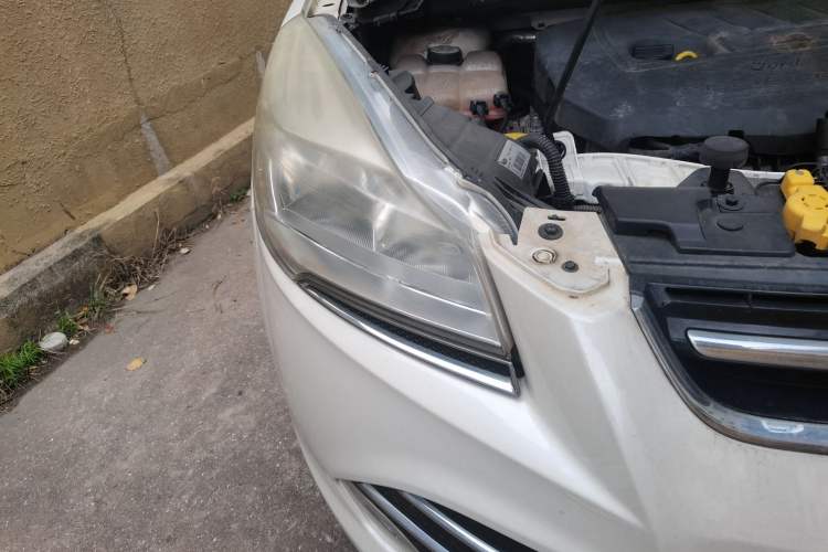 Used Ford Kuga 2016 ZhiXing Limited Edition 1.5L GTDi Two-Wheel Drive Fashion Model Right Front Headlight