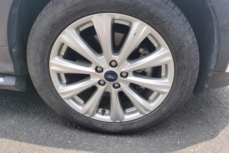 Used Ford Kuga 2016 ZhiXing Limited Edition 1.5L GTDi Two-Wheel Drive Fashion Model Right Front Wheel Hub