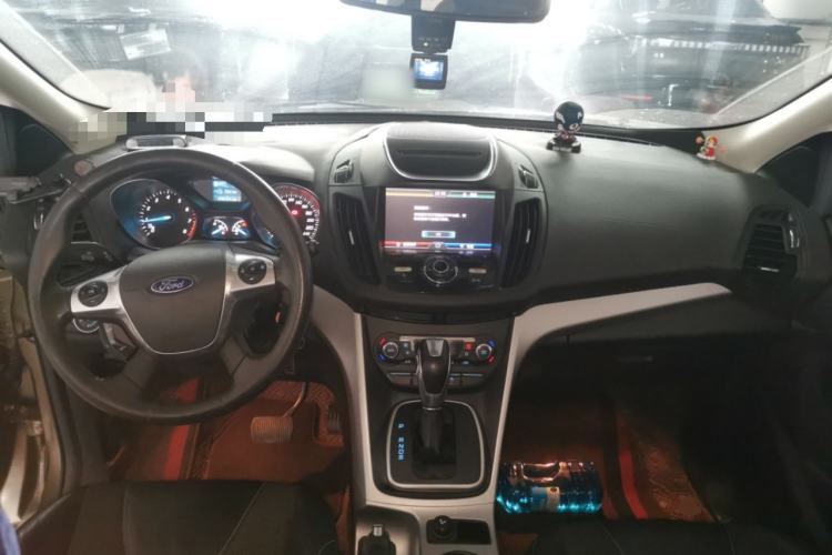Used Ford Kuga 2016 ZhiXing Limited Edition 1.5L GTDi Two-Wheel Drive Fashion Model Center Console