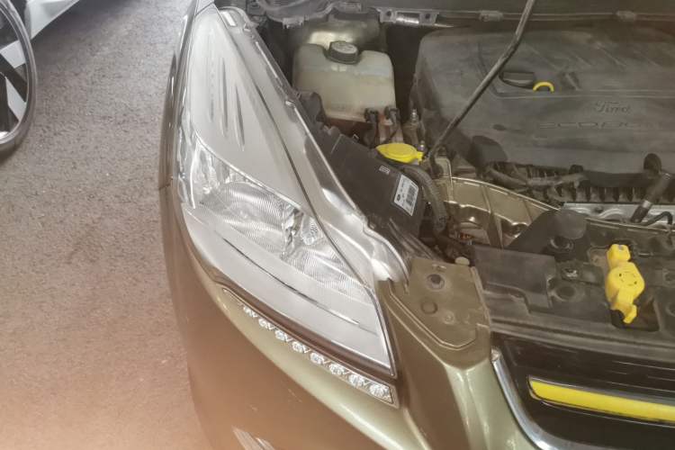 Used Ford Kuga 2016 ZhiXing Limited Edition 1.5L GTDi Two-Wheel Drive Fashion Model Right Front Headlight