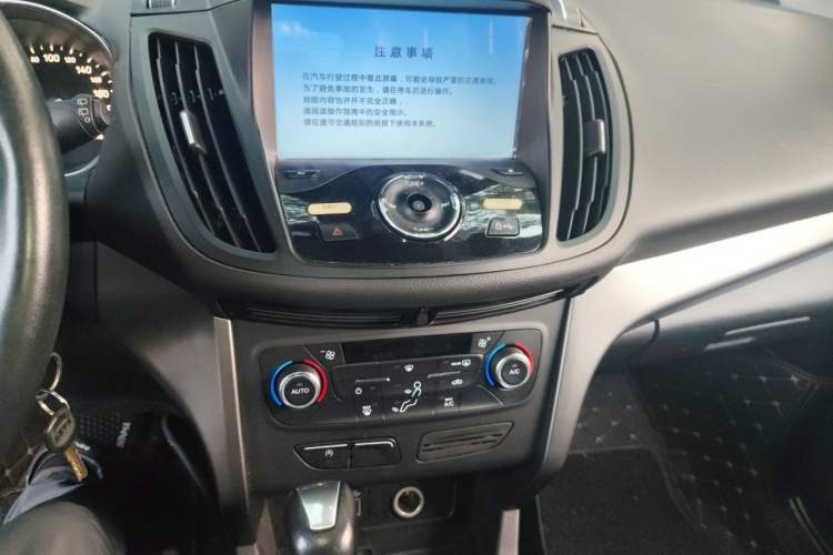 Used Ford Kuga 2017 EcoBoost 180 Two-Wheel-Drive Platinum Edition Audio And AC Panel