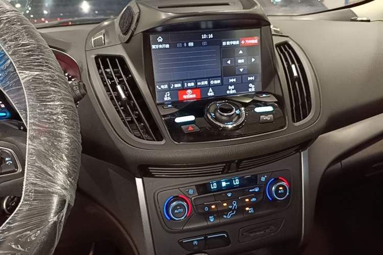 Used Ford Kuga 2017 EcoBoost 180 Two-Wheel-Drive Tiger Leap Model Audio And AC Panel