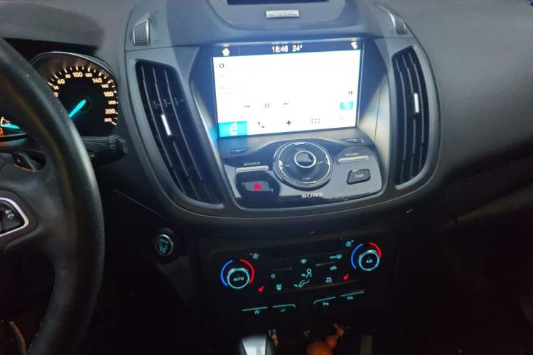 Used Ford Kuga 2017 EcoBoost 245 Four-Wheel-Drive Sport Model Audio And AC Panel