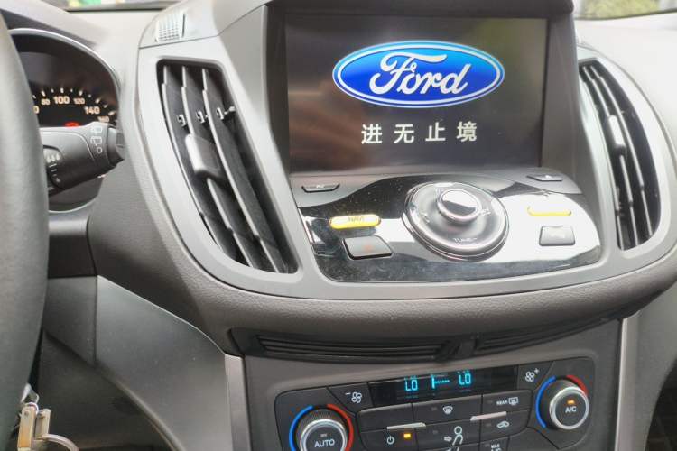 Used Ford Kuga 2017 EcoBoost 180 Two-Wheel-Drive Tiger Leap Model Audio And AC Panel
