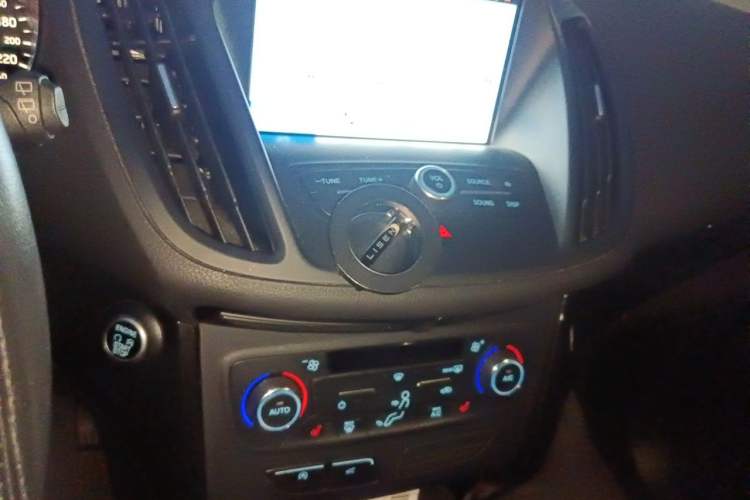 Used Ford Kuga 2017 EcoBoost 180 Two-Wheel-Drive Luxury Wing Edition Audio And AC Panel