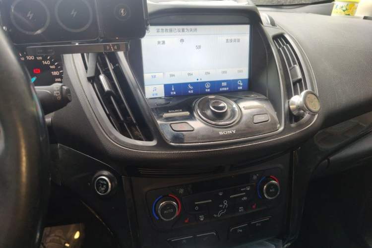 Used Ford Kuga 2017 EcoBoost 245 Four-Wheel-Drive Sport Model Audio And AC Panel