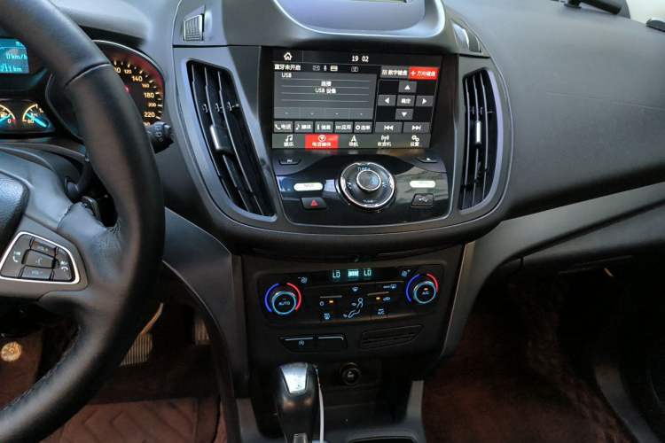 Used Ford Kuga 2017 EcoBoost 180 Two-Wheel-Drive Tiger Leap Model Audio And AC Panel