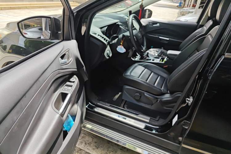 Used Ford Kuga 2017 EcoBoost 180 Two-Wheel-Drive Tiger Leap Model Driver Seat