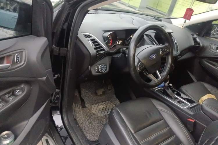 Used Ford Kuga 2017 EcoBoost 180 Two-Wheel-Drive Luxury Wing Edition Driver Seat