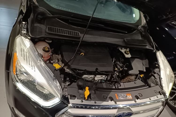 Used Ford Kuga 2017 EcoBoost 180 Two-Wheel-Drive Tiger Leap Model Engine Bay