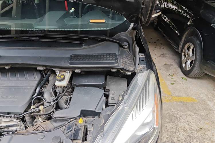 Used Ford Kuga 2017 EcoBoost 180 Two-Wheel-Drive Tiger Leap Model Engine Bay Left