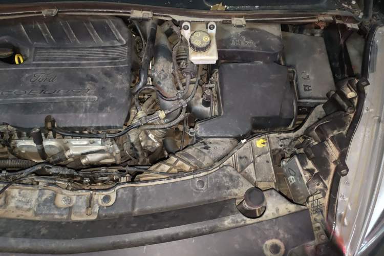 Used Ford Kuga 2017 EcoBoost 180 Two-Wheel-Drive Tiger Leap Model Engine Bay Left
