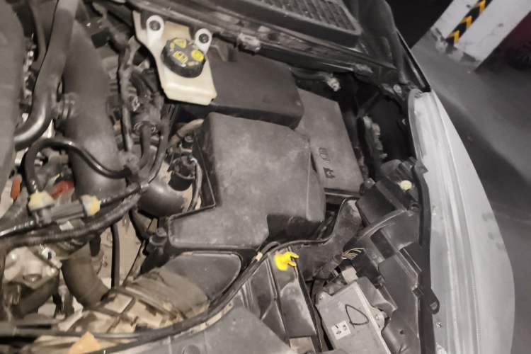 Used Ford Kuga 2017 EcoBoost 180 Two-Wheel-Drive Tiger Leap Model Engine Bay Left