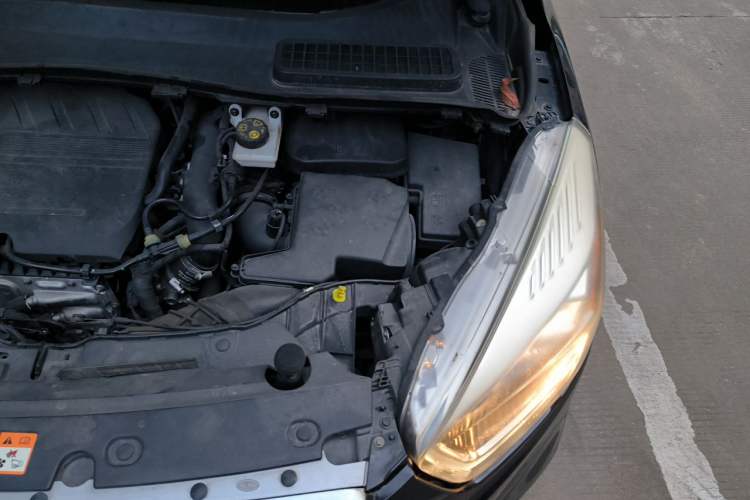 Used Ford Kuga 2017 EcoBoost 180 Two-Wheel-Drive Tiger Leap Model Engine Bay Left