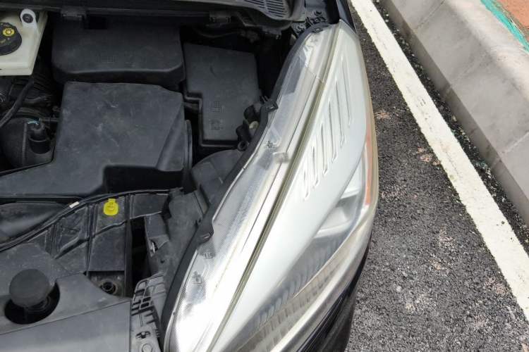 Used Ford Kuga 2017 EcoBoost 180 Two-Wheel-Drive Tiger Leap Model Engine Bay Left