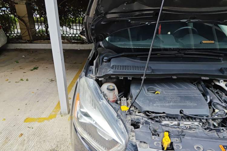 Used Ford Kuga 2017 EcoBoost 180 Two-Wheel-Drive Tiger Leap Model Engine Bay Right