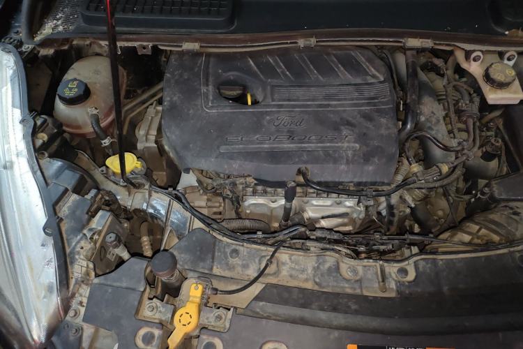 Used Ford Kuga 2017 EcoBoost 180 Two-Wheel-Drive Tiger Leap Model Engine Bay Right