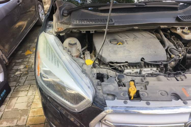 Used Ford Kuga 2017 EcoBoost 180 Four-Wheel Drive Titanium Edition Engine Bay Right