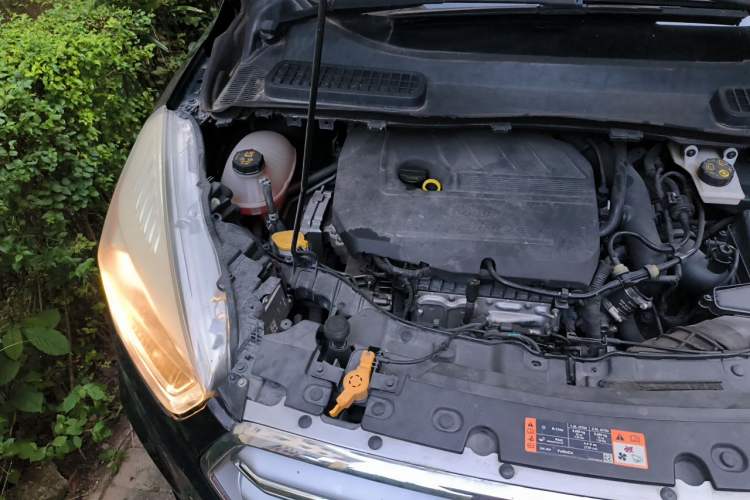 Used Ford Kuga 2017 EcoBoost 180 Two-Wheel-Drive Tiger Leap Model Engine Bay Right
