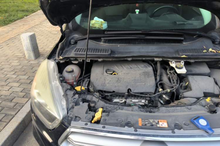 Used Ford Kuga 2017 EcoBoost 180 Two-Wheel-Drive Tiger Leap Model Engine Bay Right