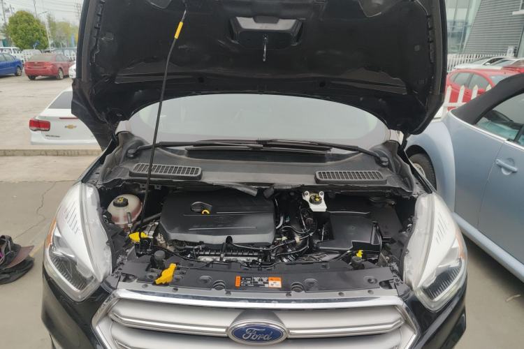 Used Ford Kuga 2017 EcoBoost 180 Two-Wheel-Drive Tiger Leap Model Engine Bay