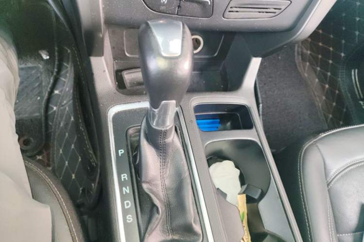 Used Ford Kuga 2017 EcoBoost 180 Two-Wheel-Drive Platinum Edition Gear Lever