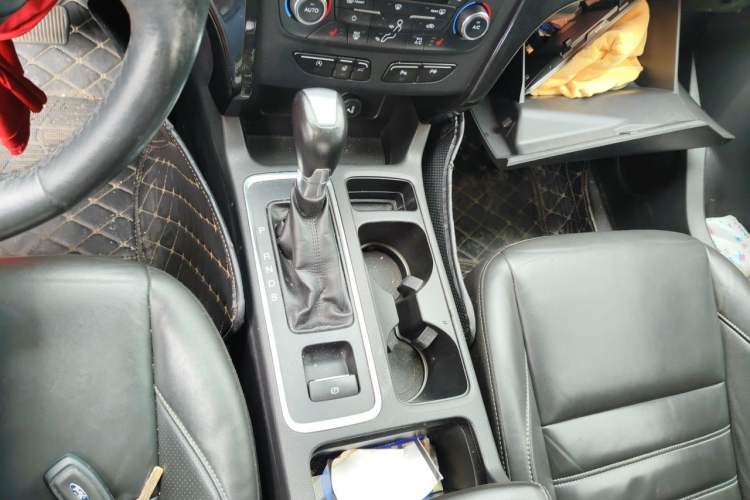 Used Ford Kuga 2017 EcoBoost 245 Four-Wheel Drive Titanium Edition Gear Lever