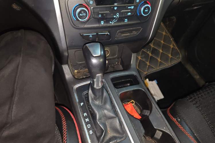 Used Ford Kuga 2017 EcoBoost 180 Two-Wheel-Drive Tiger Leap Model Gear Lever