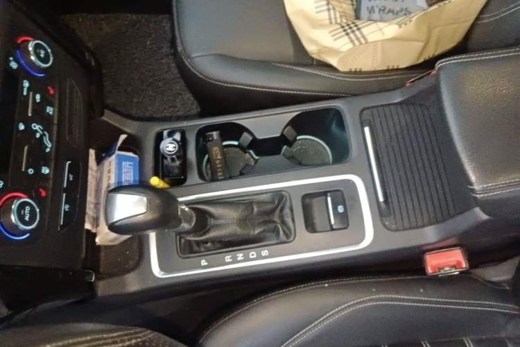 Used Ford Kuga 2017 EcoBoost 180 Two-Wheel-Drive Luxury Wing Edition Gear Lever