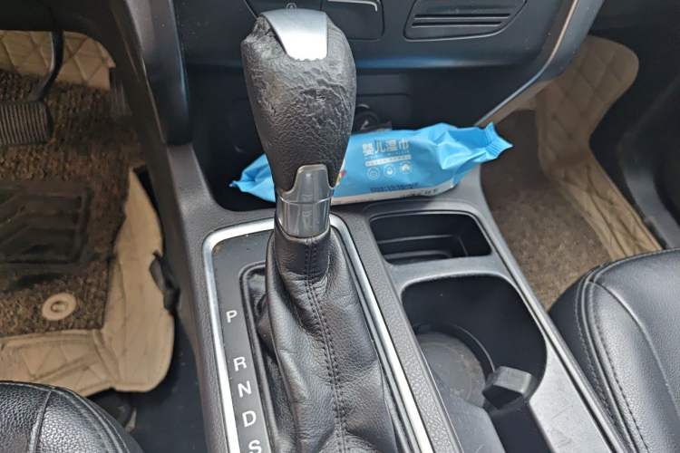 Used Ford Kuga 2017 EcoBoost 180 Two-Wheel-Drive Elite Trim Gear Lever