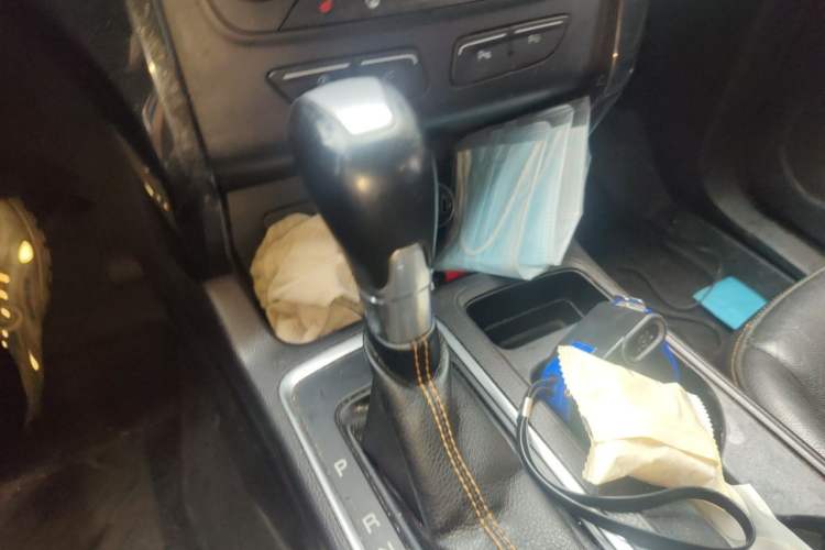 Used Ford Kuga 2017 EcoBoost 245 Four-Wheel-Drive Sport Model Gear Lever