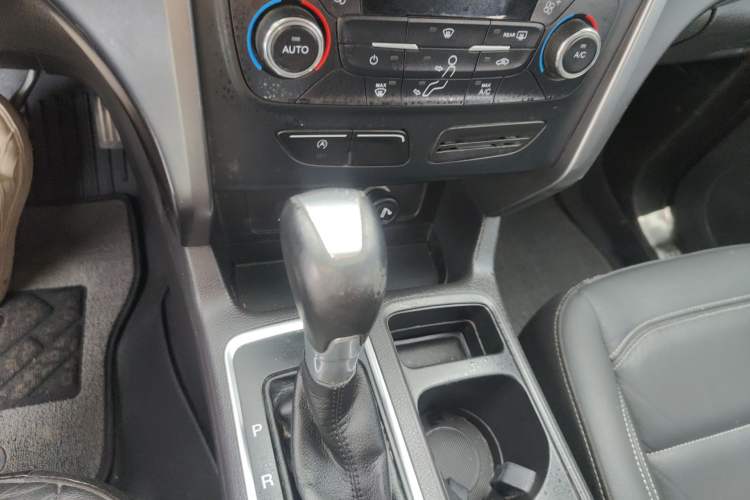 Used Ford Kuga 2017 EcoBoost 180 Two-Wheel-Drive Tiger Leap Model Gear Lever