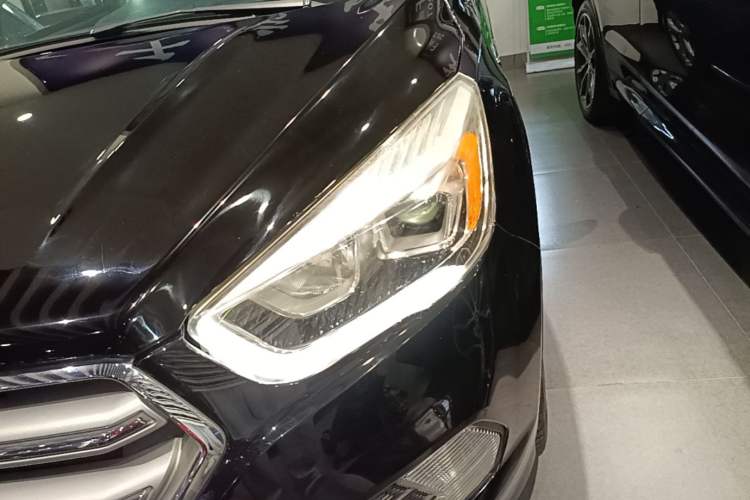 Used Ford Kuga 2017 EcoBoost 180 Two-Wheel-Drive Tiger Leap Model Left Front Headlight