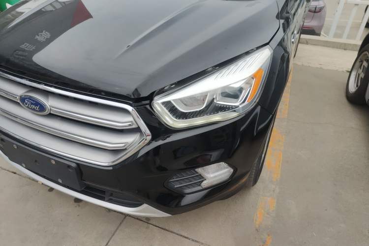 Used Ford Kuga 2017 EcoBoost 180 Two-Wheel-Drive Tiger Leap Model Left Front Headlight