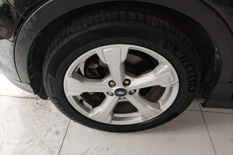 Used Ford Kuga 2017 EcoBoost 245 Four-Wheel Drive Platinum Edition Left Front Wheel Hub
