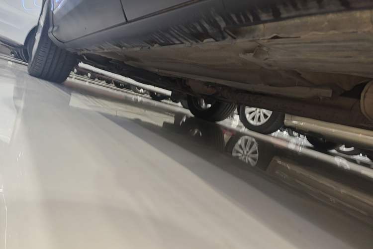 Used Ford Kuga 2017 EcoBoost 245 4x4 Prestige Edition Left Side Sill