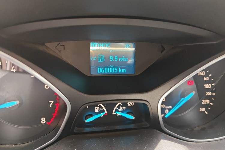 Used Ford Kuga 2017 EcoBoost 180 Two-Wheel-Drive Tiger Leap Model Odometer Close Up