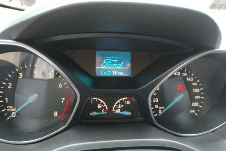 Used Ford Kuga 2017 EcoBoost 180 Two-Wheel-Drive Tiger Leap Model Odometer Close Up