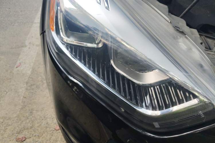 Used Ford Kuga 2017 EcoBoost 180 Two-Wheel-Drive Platinum Edition Right Front Headlight
