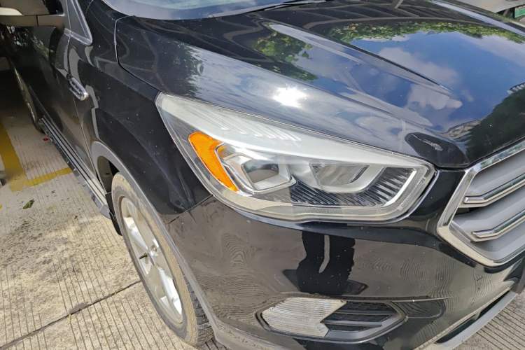 Used Ford Kuga 2017 EcoBoost 180 Two-Wheel-Drive Tiger Leap Model Right Front Headlight