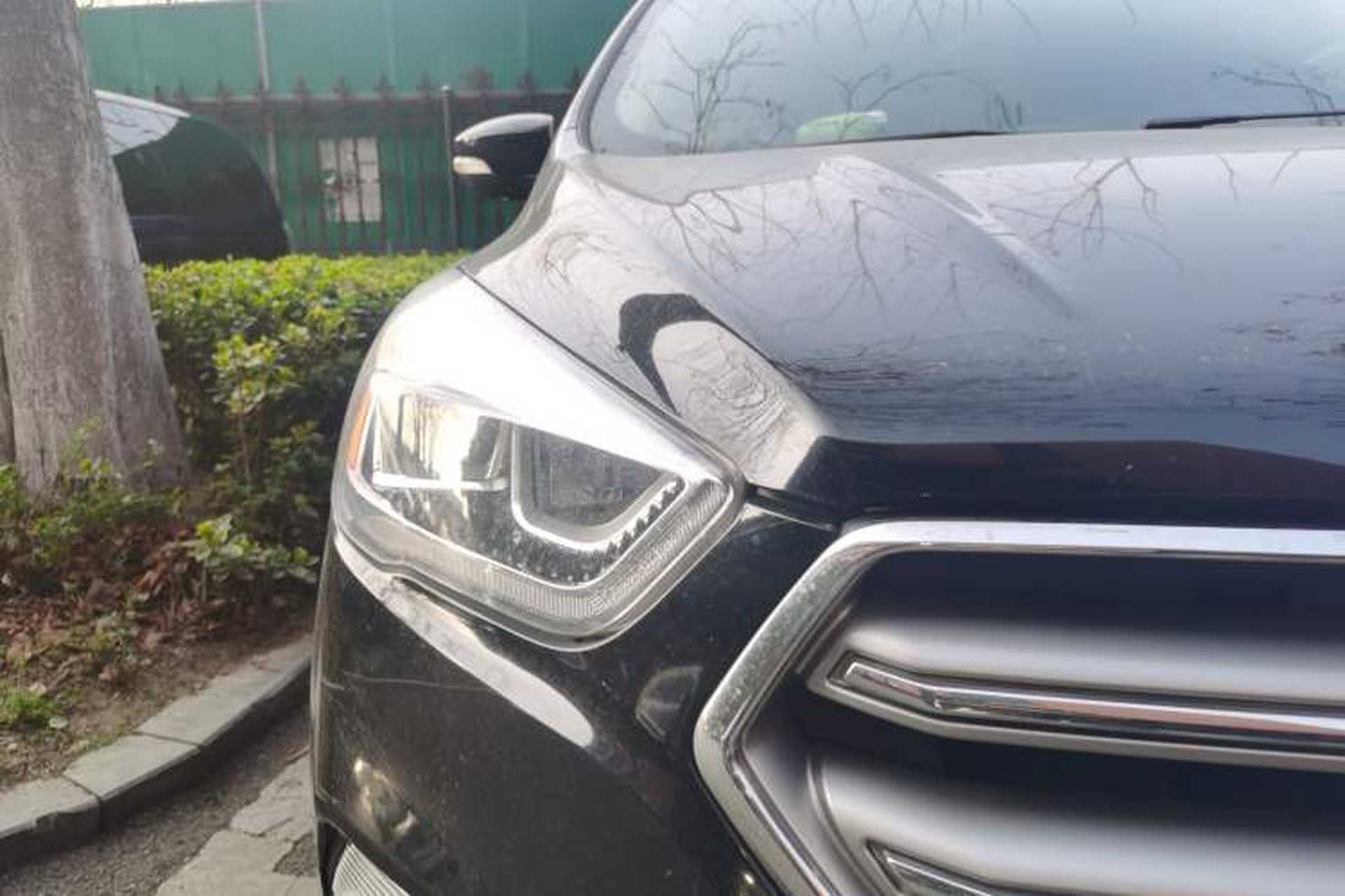 Used Ford Kuga 2017 EcoBoost 180 Two-Wheel-Drive Luxury Wing Edition Right Front Headlight