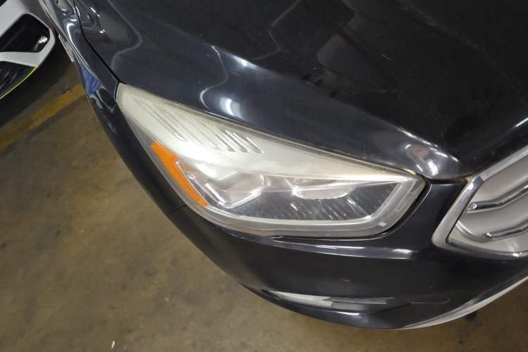 Used Ford Kuga 2017 EcoBoost 180 Two-Wheel-Drive Tiger Leap Model Right Front Headlight