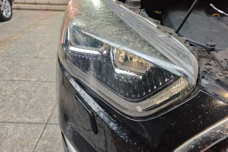 Used Ford Kuga 2017 EcoBoost 245 Four-Wheel-Drive Sport Model Right Front Headlight
