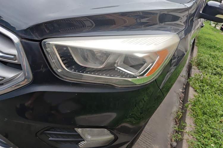 Used Ford Kuga 2017 EcoBoost 180 Two-Wheel-Drive Elite Trim Right Front Headlight