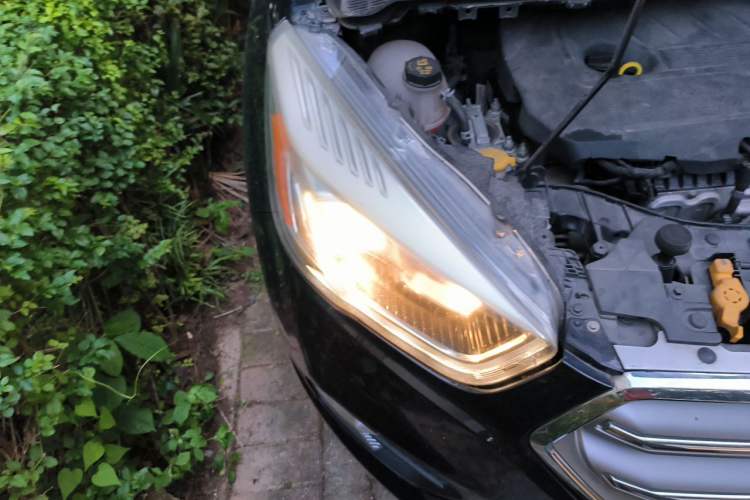 Used Ford Kuga 2017 EcoBoost 180 Two-Wheel-Drive Tiger Leap Model Right Front Headlight