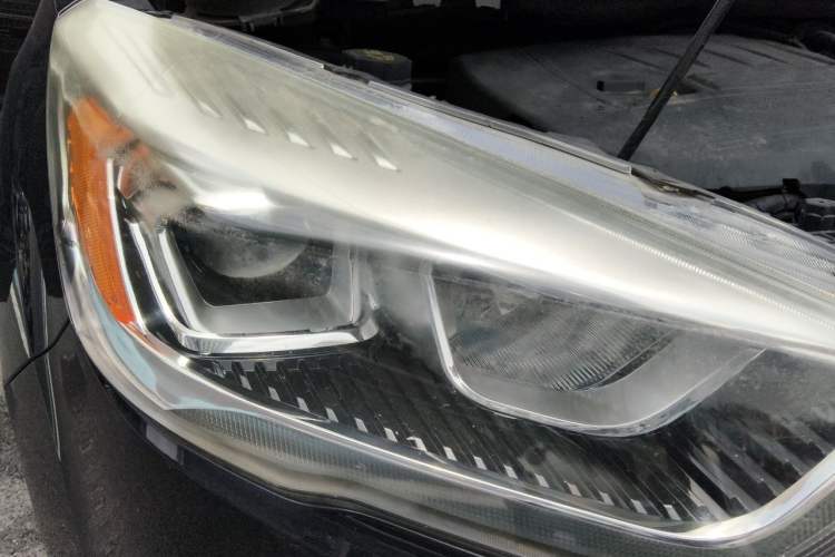 Used Ford Kuga 2017 EcoBoost 180 Two-Wheel-Drive Tiger Leap Model Right Front Headlight