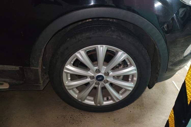 Used Ford Kuga 2017 EcoBoost 245 4x4 Prestige Edition Right Front Wheel Hub