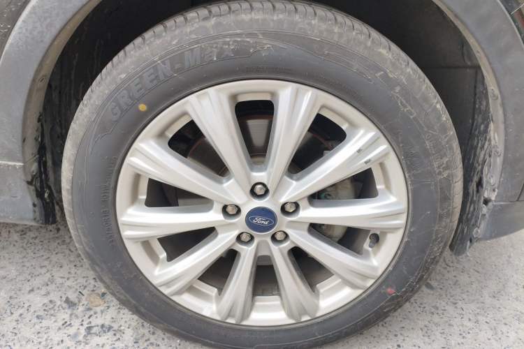Used Ford Kuga 2017 EcoBoost 180 Four-Wheel Drive Luxury Wing Model Right Front Wheel Hub