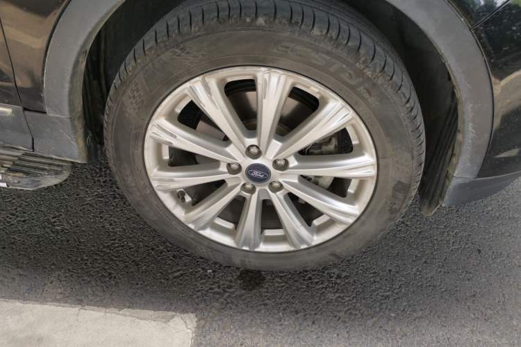 Used Ford Kuga 2017 EcoBoost 180 Four-Wheel Drive Luxury Wing Model Right Front Wheel Hub
